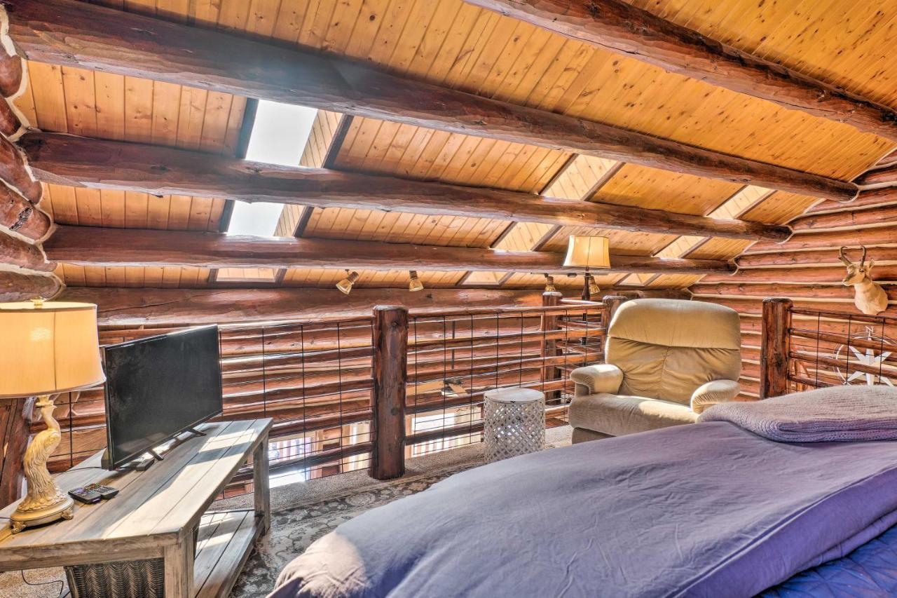 Classic Colorado Log Home With Mountain Views! Florissant 外观 照片